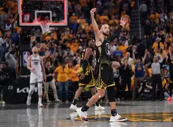 金州勇士NBA战胜萨克拉门托国王库里关键远投(金州勇士克里斯)